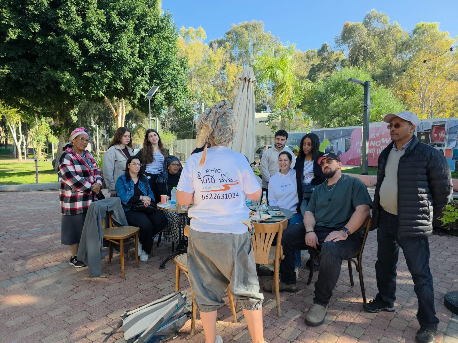 רגע מסיור של דליה הראל בשדרות ובעוטף עזה